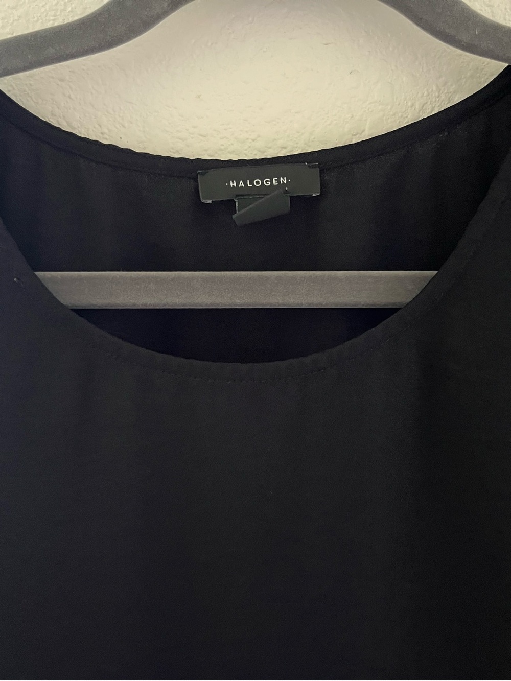 Halogen Black Round-Neck Women's Top